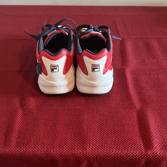 Filas - Picture 3 of 3